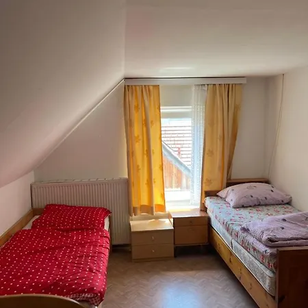 Privatunterkunft Privatzimmer *